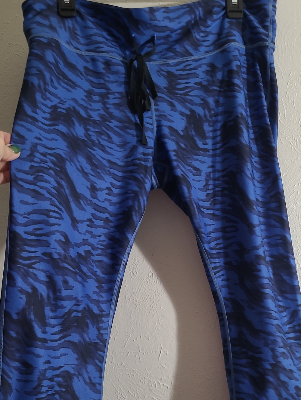 GAP Blue & Black Tiger-Print Womens Capri Leggings